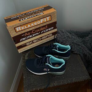 Sketchers Woman's 7.5 Dark Navy & Teal Sneakers